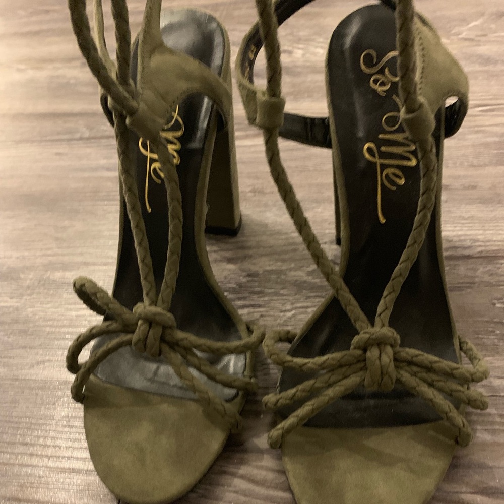 LULUs Olive Heel